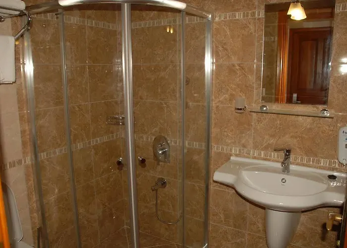 Saray Hotell