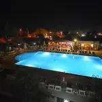 فندق Saray