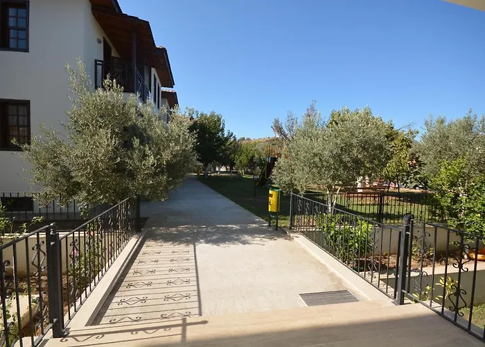 Saray מלון 2*